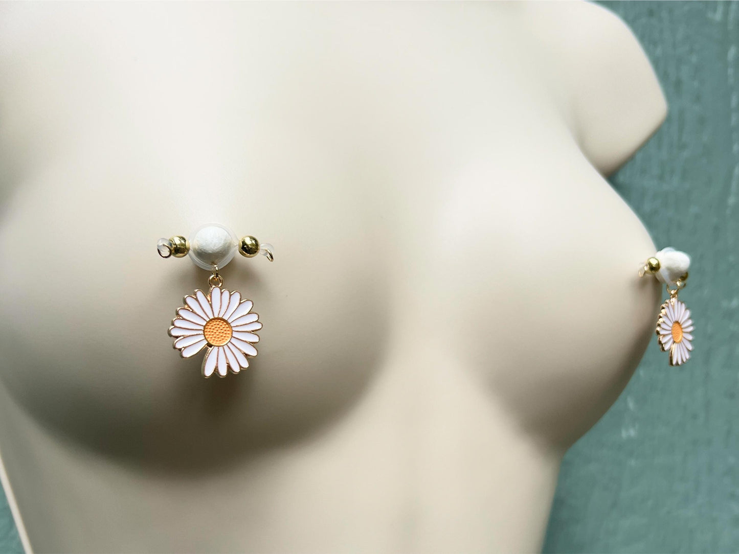 Daisy Flower Charm Faux Nipple Piercing - Barbell Nipple Rings / Nipple Jewelry Non Piercing