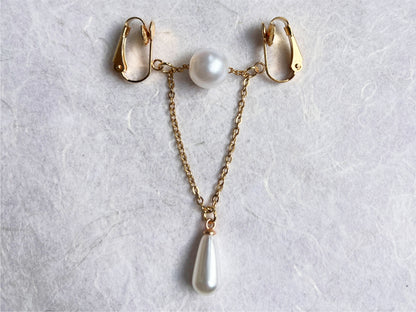 Labia Clips with two clips, short chain with big white pearl and a chain with a pearl pendant