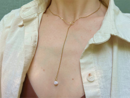Gold lariat necklace with little freshwater pearl and o ring, dainty discreet day collar with pearl