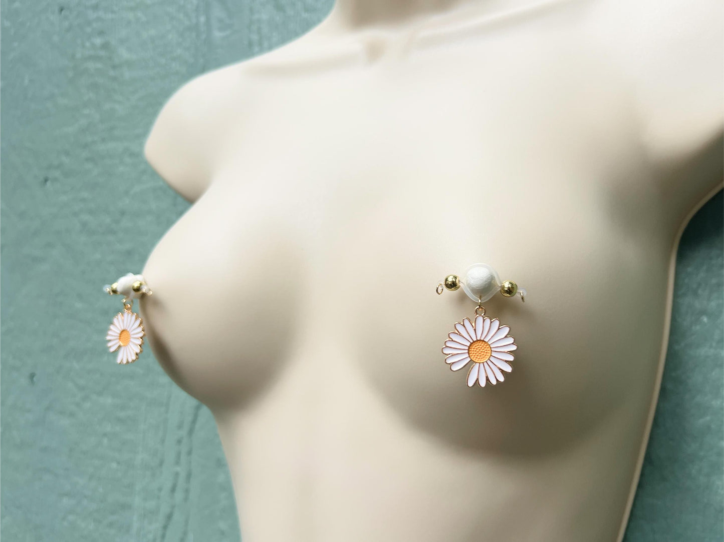 Barbell Nipple Non Piercing with Flower Charm, Daisy Nipple Jewelry, Fake nipple piercing with flowers
